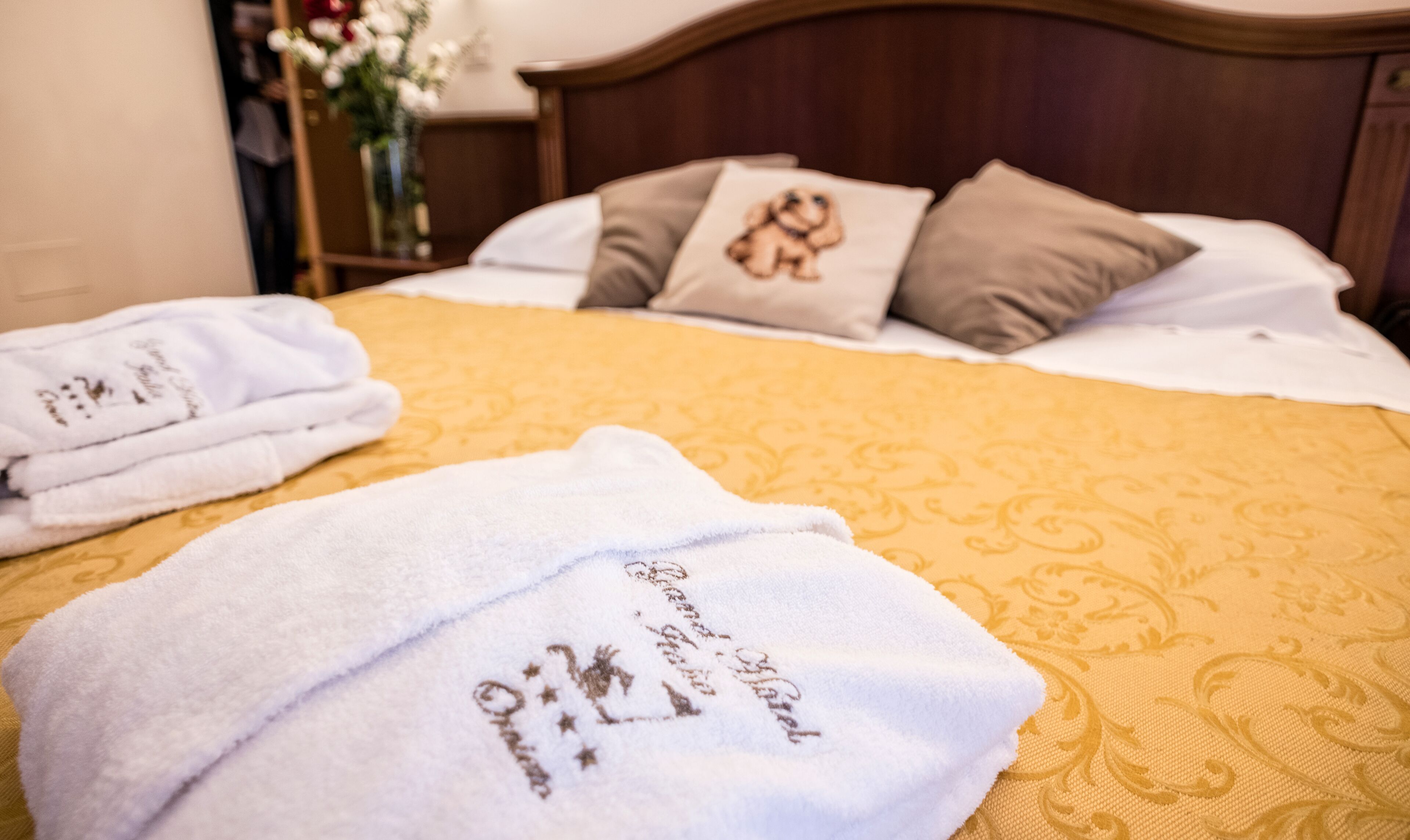 superior double room | minibar, in-room safe, desk, iron/ironing board