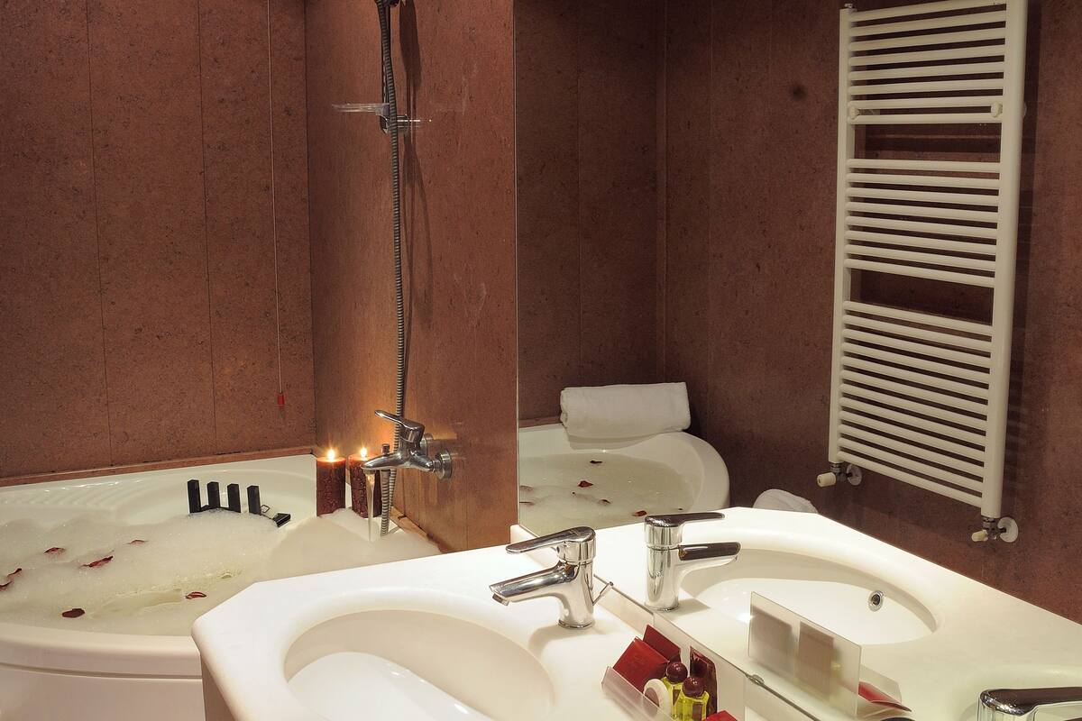 superior double room | minibar, in-room safe, desk, iron/ironing board