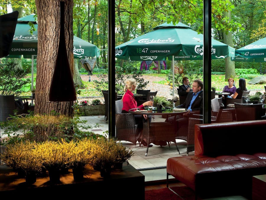 Aperto a colazione, cucina internazionale, con vista sul giardino