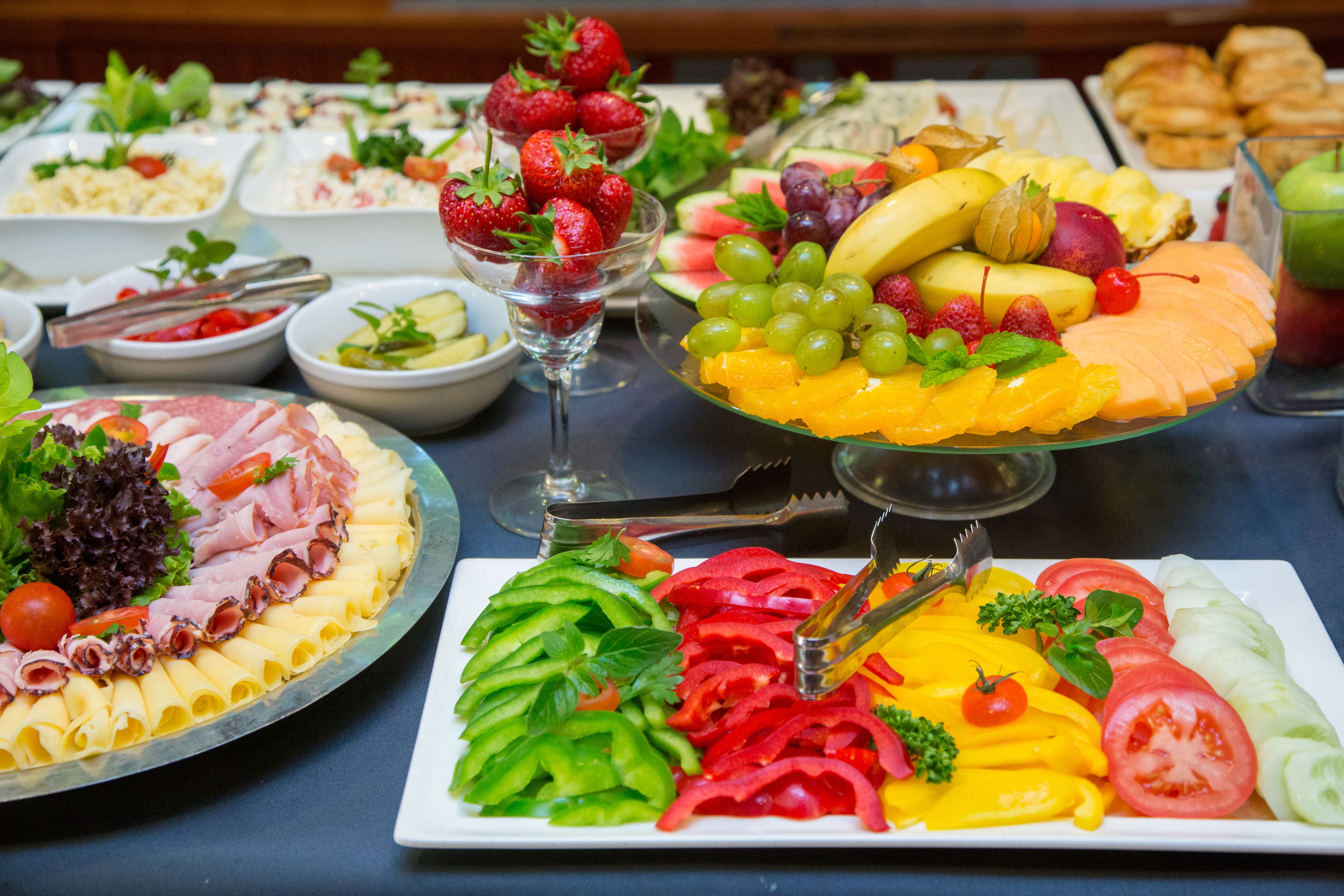 Breakfast, lunch, dinner served; international cuisine, garden views 