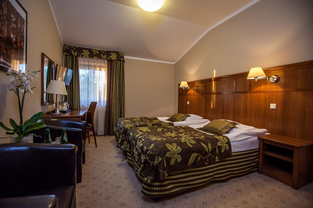 Single Room | Peralatan tempat tidur premium, bar mini, peti besi dalam bilik