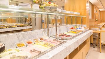 Café da manhã com buffet grátis todos os dias