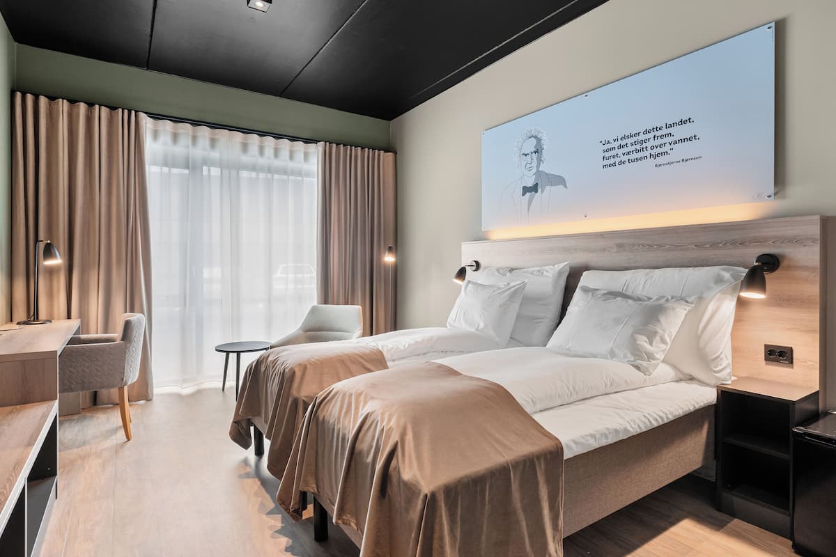 1 bedroom, premium bedding, pillowtop beds, desk
