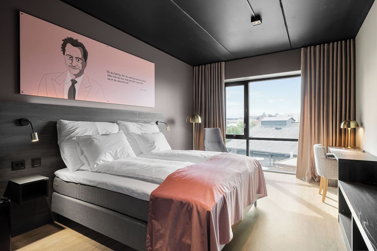 Superior Double Room, 1 Queen Bed | 1 bedroom, premium bedding, pillowtop beds, desk