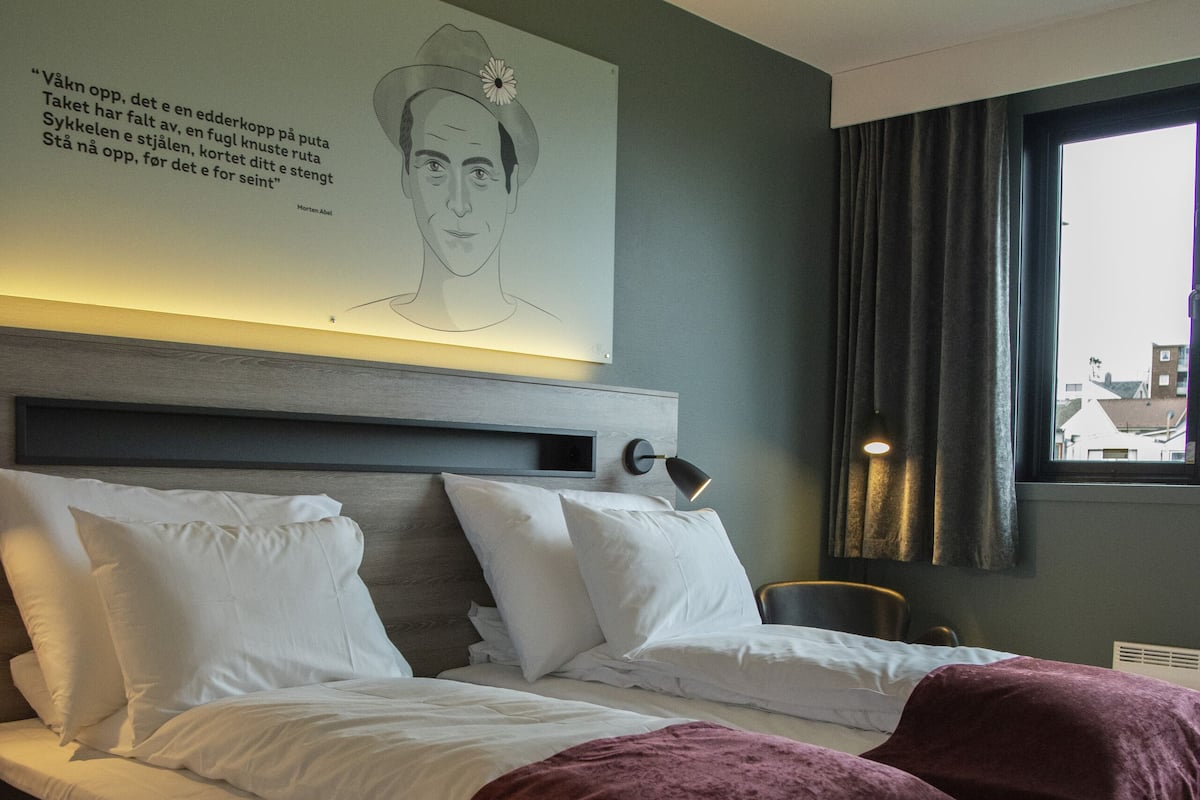 Twin Room, 2 Twin Beds | 1 bedroom, premium bedding, pillowtop beds, desk