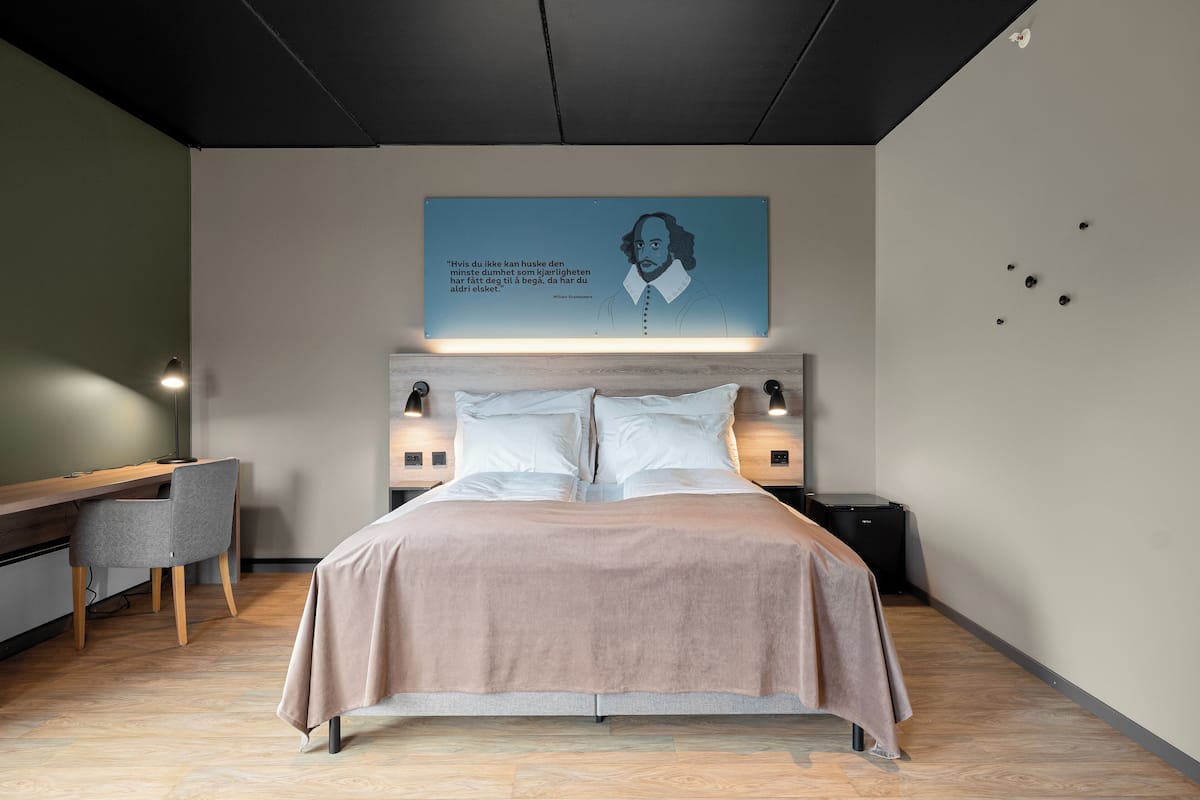 1 bedroom, premium bedding, pillowtop beds, desk