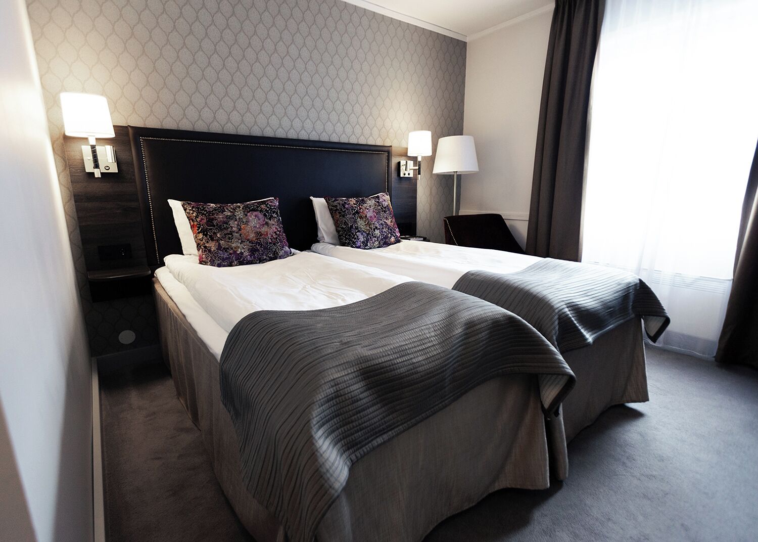 standard double room (pluss) | desk, free wifi, bed sheets