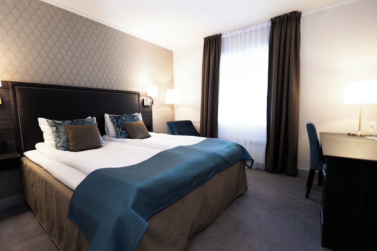 Standard Double Room (pluss) | Desk, free WiFi, bed sheets