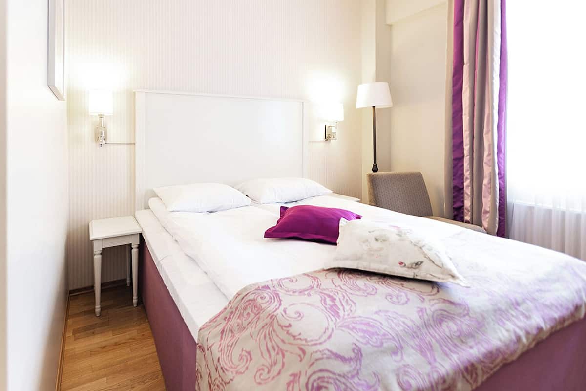 Standard Double Room | Desk, free WiFi, bed sheets
