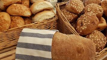 Free daily buffet breakfast