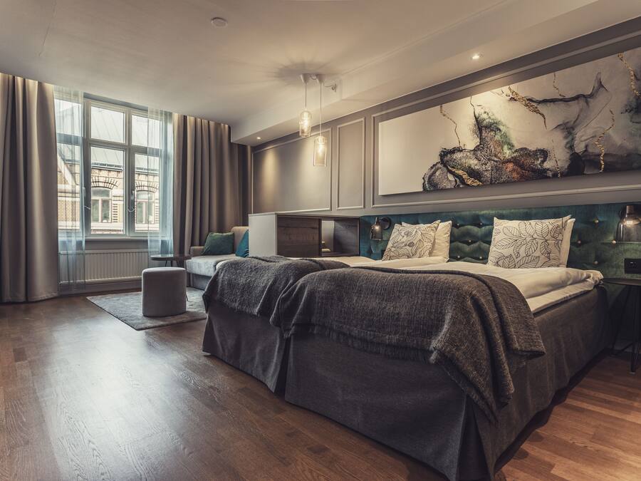 Dobbeltrom – superior | Sengetøy av topp kvalitet, skrivebord og skrivebord for bærbar PC