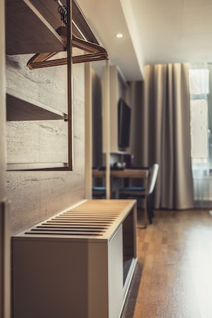Ropa de cama de alta calidad y escritorio 