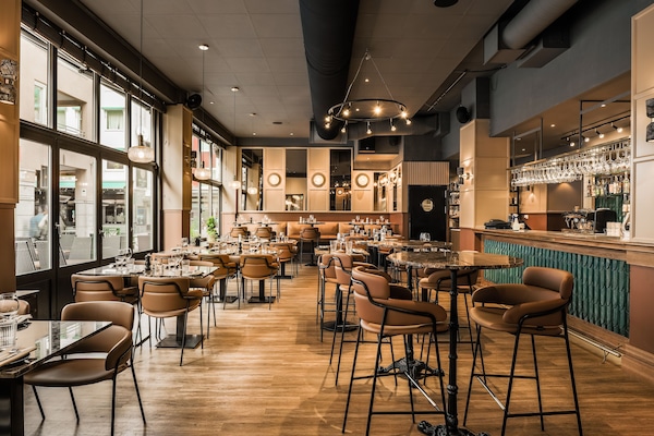 Se sirven cenas y cocina española