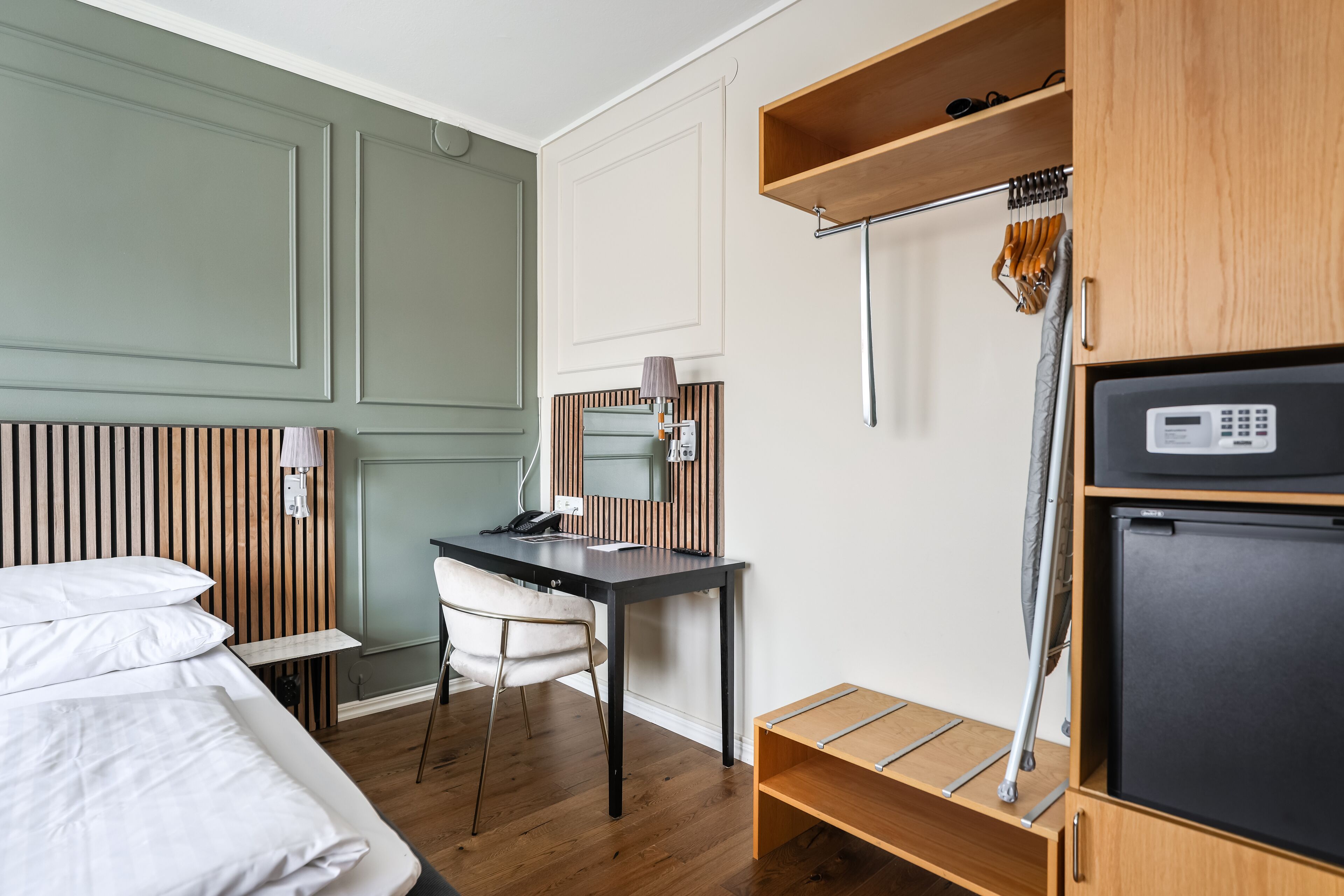 standard double room | hypo-allergenic bedding, in-room safe, desk, iron/ironing board