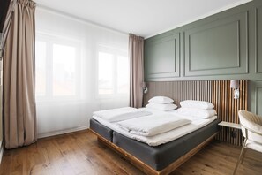 In-room safe, desk, iron/ironing board, cribs/infant beds - Comfort Hotel Linköping City (Linkoping)