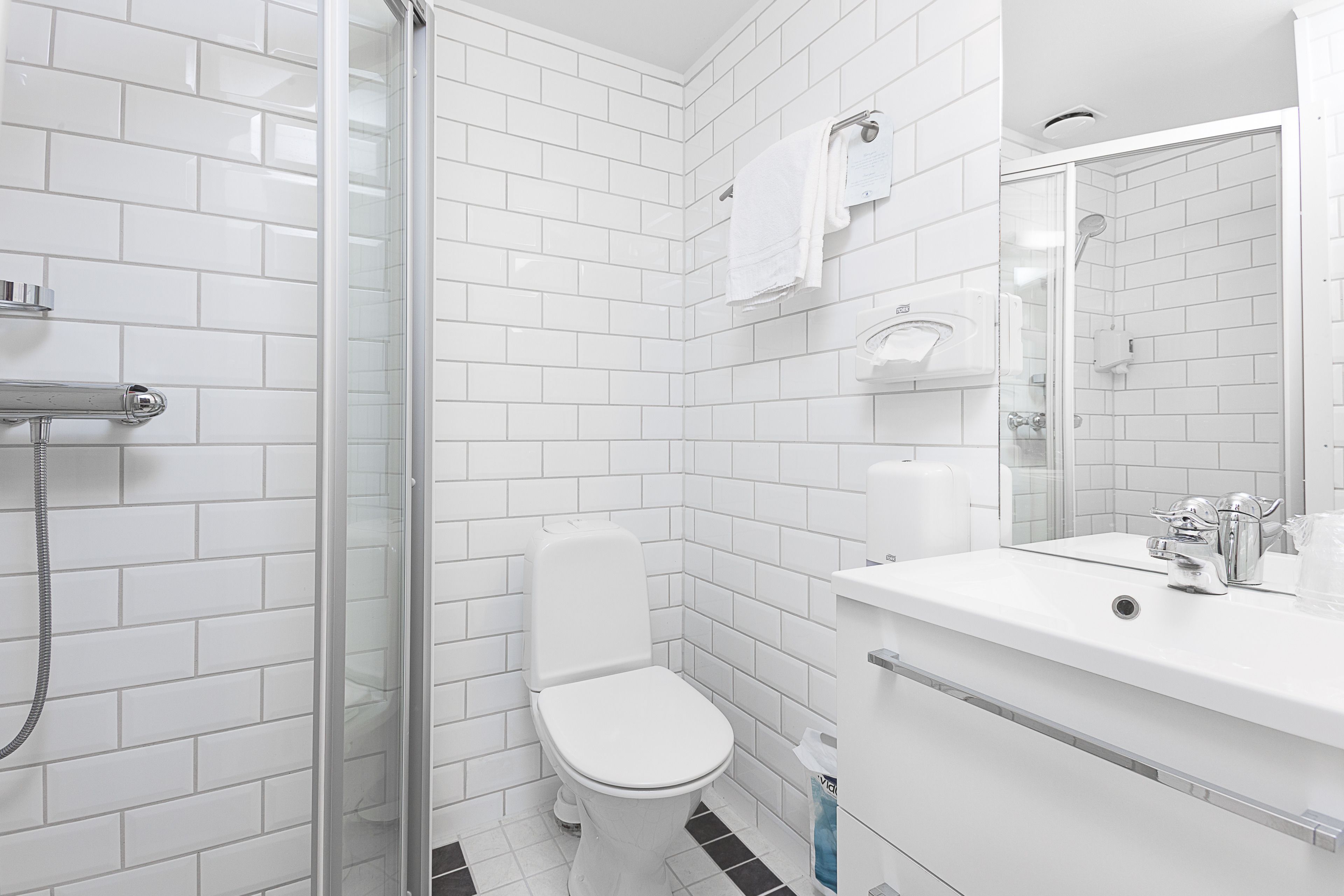 standard single room | bathroom | hair dryer, towels