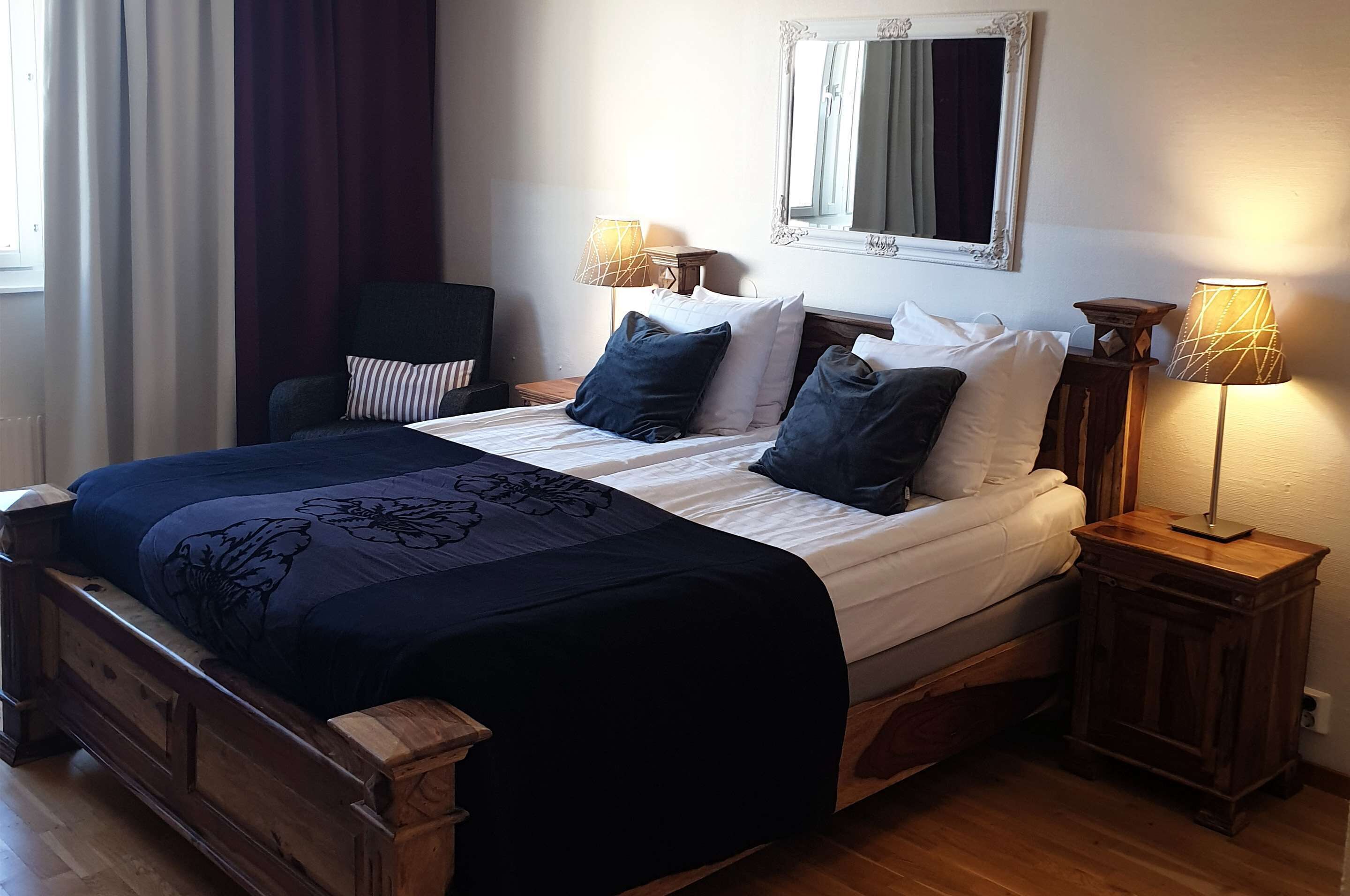 Premium-rum - 1 queensize-säng - icke-rökare (with Sofabed) | Allergitestade sängkläder, skrivbord och arbetsyta för laptop
