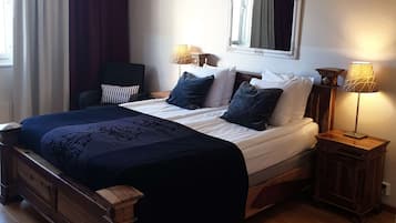 Premium-rum - 1 queensize-säng - icke-rökare (with Sofabed) | Allergitestade sängkläder, skrivbord och arbetsyta för laptop