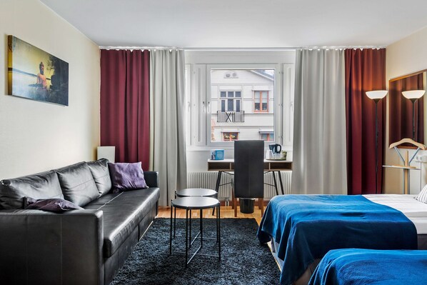 Family Room, 2 Single Beds, Non Smoking (with Sofabed)