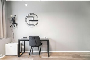 高級雙床房 | 書桌、熨斗/熨衣板、免費無線上網、床單