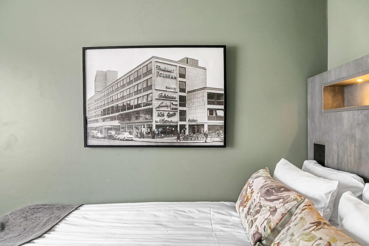 Økonomi-dobbeltrom | Skrivebord, strykejern/-brett, wi-fi (inkludert) og sengetøy