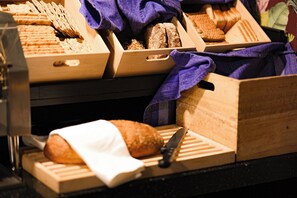 Free buffet breakfast  - Hotel Mälarporten (Vasteras)