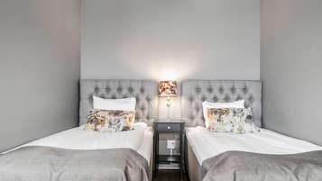 Tomannsrom – superior | Skrivebord, strykejern/-brett, wi-fi (inkludert) og sengetøy