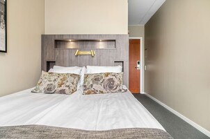 Escrivaninha, ferros/tábuas de passar roupa, Wi-Fi de cortesia