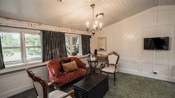 Junior Suite | Living area