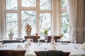 Breakfast, lunch, dinner and brunch served - Kronen Gaard Hotel (Sandnes)