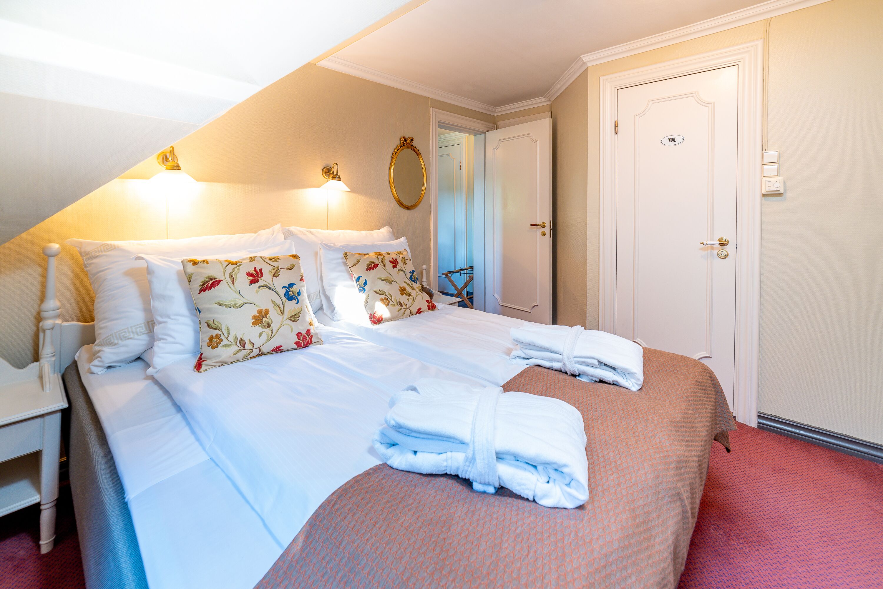 suite, 1 queen bed | 1 bedroom, hypo-allergenic bedding, individually decorated