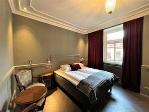 Individually decorated, individually furnished, desk, laptop workspace - Hotel Vasa, BW Signature Collection (Gothenburg)