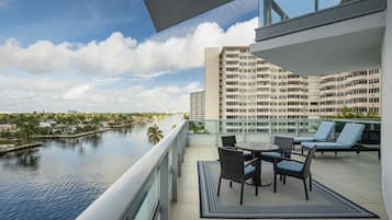 Suite, 1 Bedroom, Terrace | Premium bedding, in-room safe, desk, laptop workspace