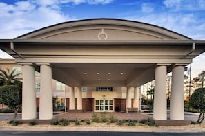 A hotel entrance with a covered walkway, columns, and a clear sky. - Holiday Inn Express & Suites Jacksonville North-Fernandina by IHG (Yulee)