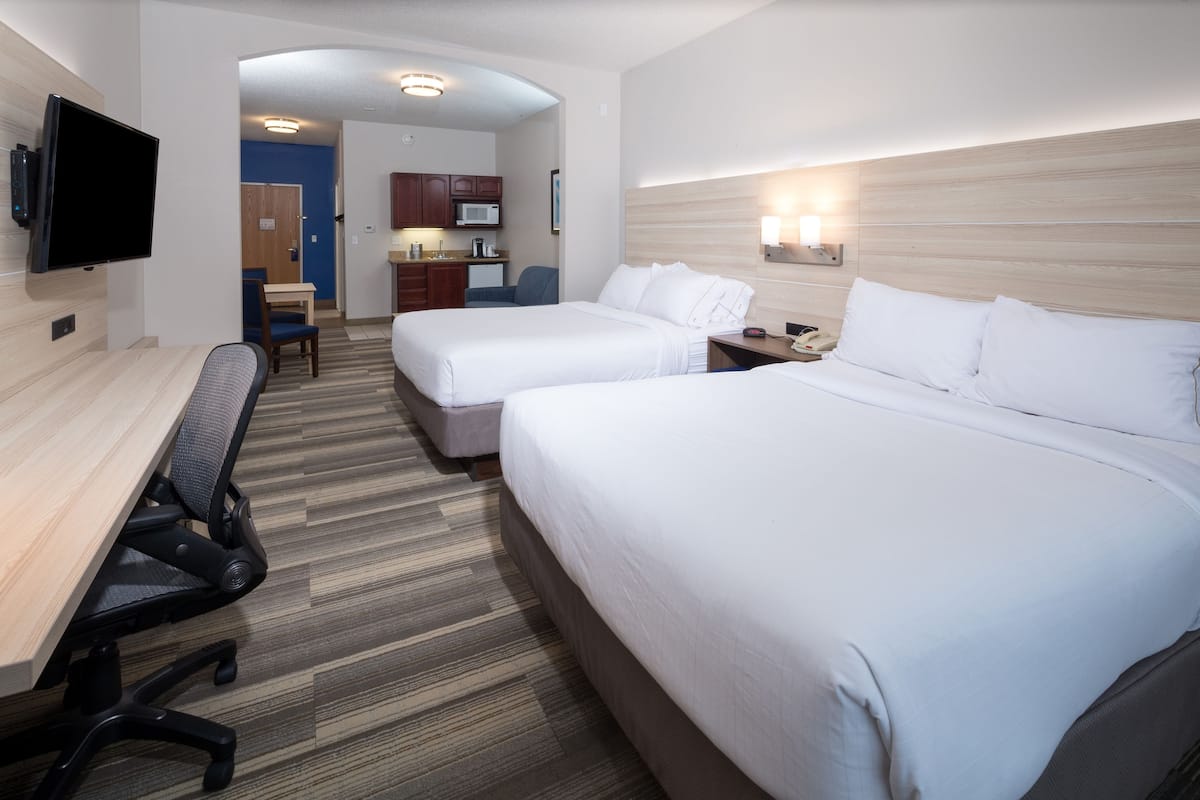 Premium bedding, pillowtop beds, in-room safe, iron/ironing board
