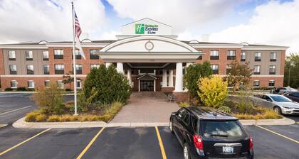 Holiday Inn Express Hotel & Suites Grand Blanc, an IHG Hotel