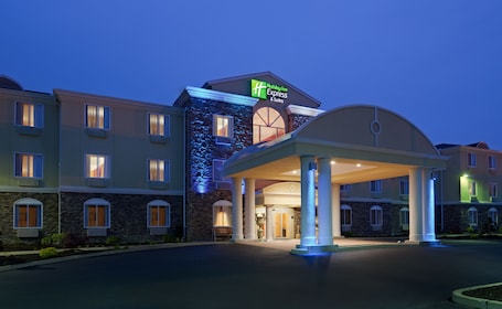 Exterior. Holiday Inn Express Hotel & Suites Swansea by IHG