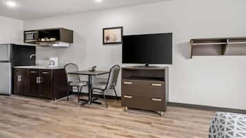 Standard Room, 1 Double Bed, Non Smoking | Desk, iron/ironing board, free WiFi, bed sheets