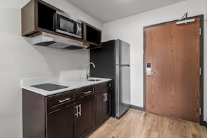 Habitación estándar, 1 cama doble, accesible para personas con discapacidad, no fumadores | Escritorio, tabla de planchar con plancha, wifi gratis y ropa de cama