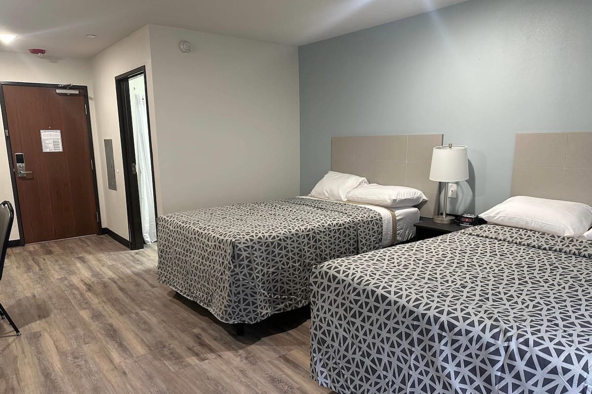 Työpöytä, silitysrauta/-lauta, ilmainen Wi-Fi, vuodevaatteet