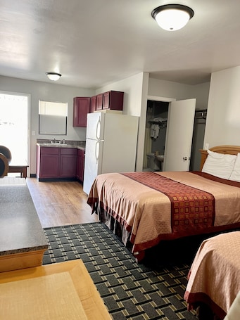 Standard Room, 2 Double Beds | Iron/ironing board, free WiFi, bed sheets