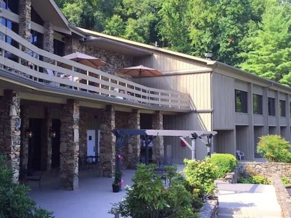 Property grounds - Fontana Village Resort (Fontana Dam)