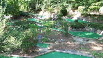 Mini-golf