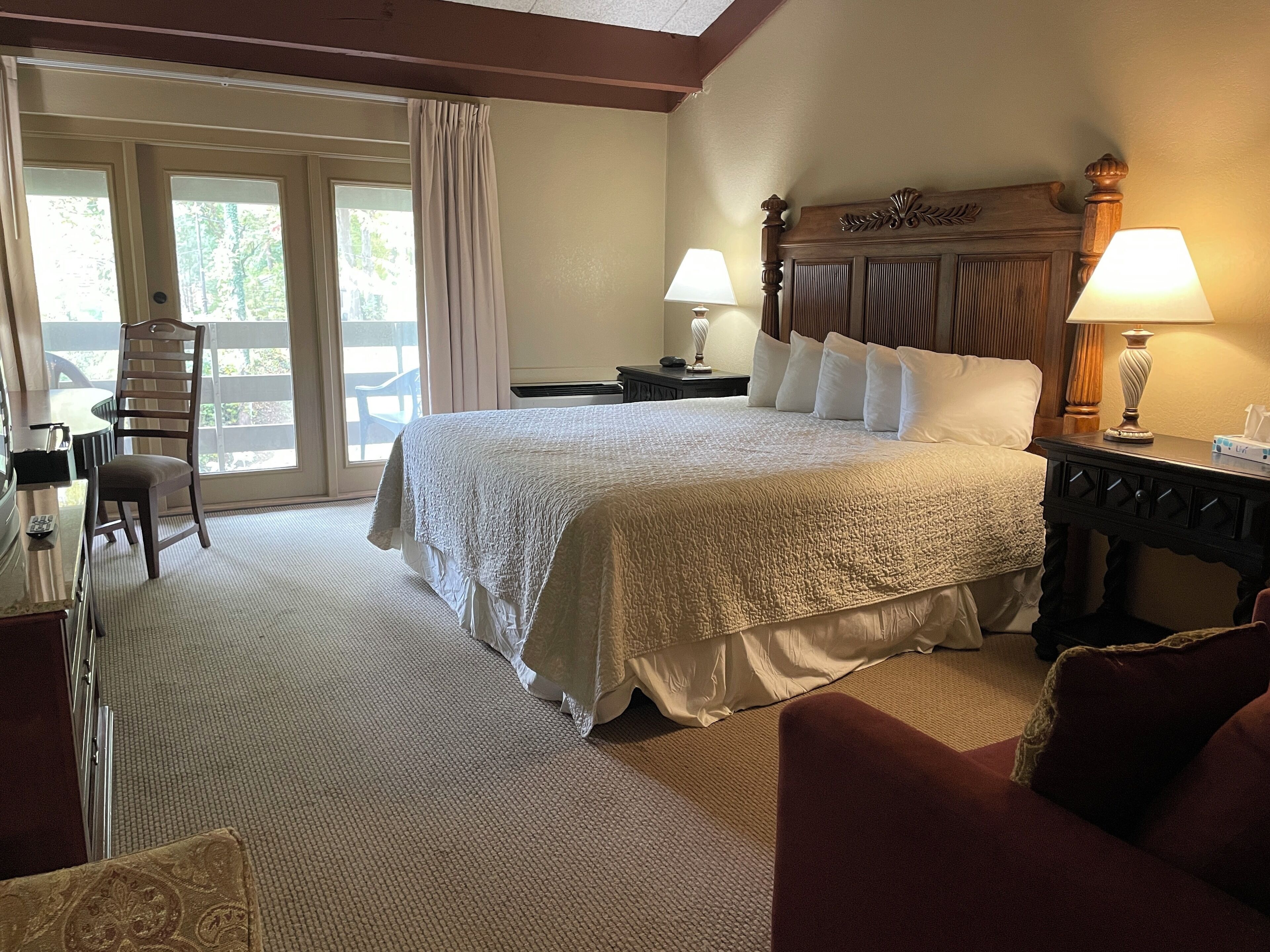 Hochwertige Bettwaren, Pillowtop-Betten, Verdunkelungsvorhänge