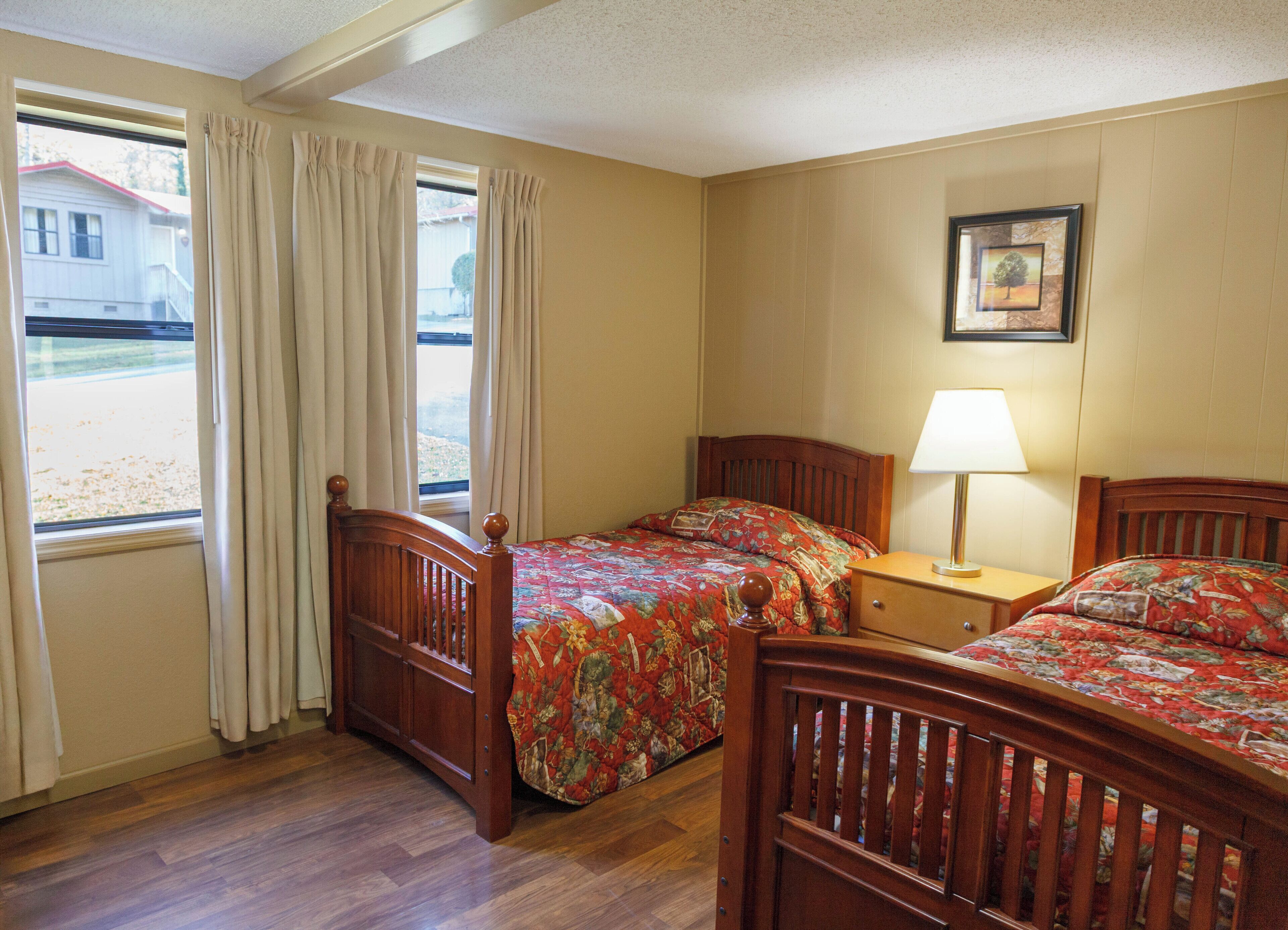 Hochwertige Bettwaren, Pillowtop-Betten, Verdunkelungsvorhänge