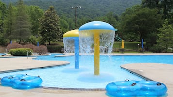 Outdoor pool, pool cabanas (surcharge), pool umbrellas