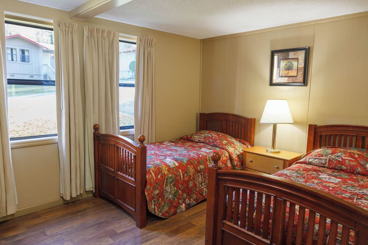 Deluxe Cabin, 2 Bedrooms, Mountain View