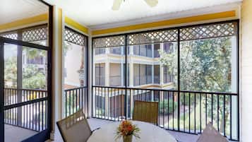 Standard House, 2 Bedrooms, Non Smoking, Lakeside | Interior