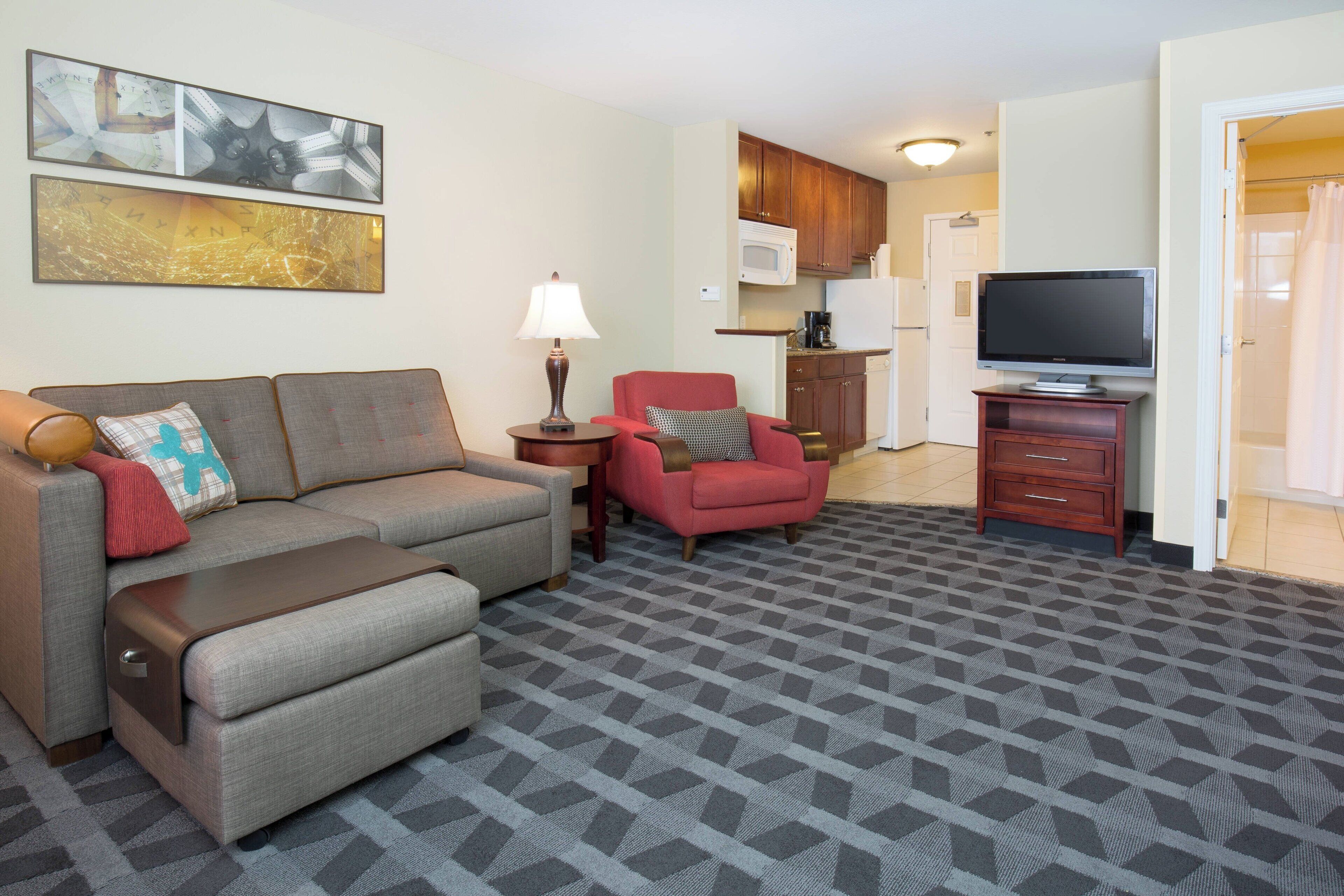 suite, 1 bedroom | living area | smart tv, netflix