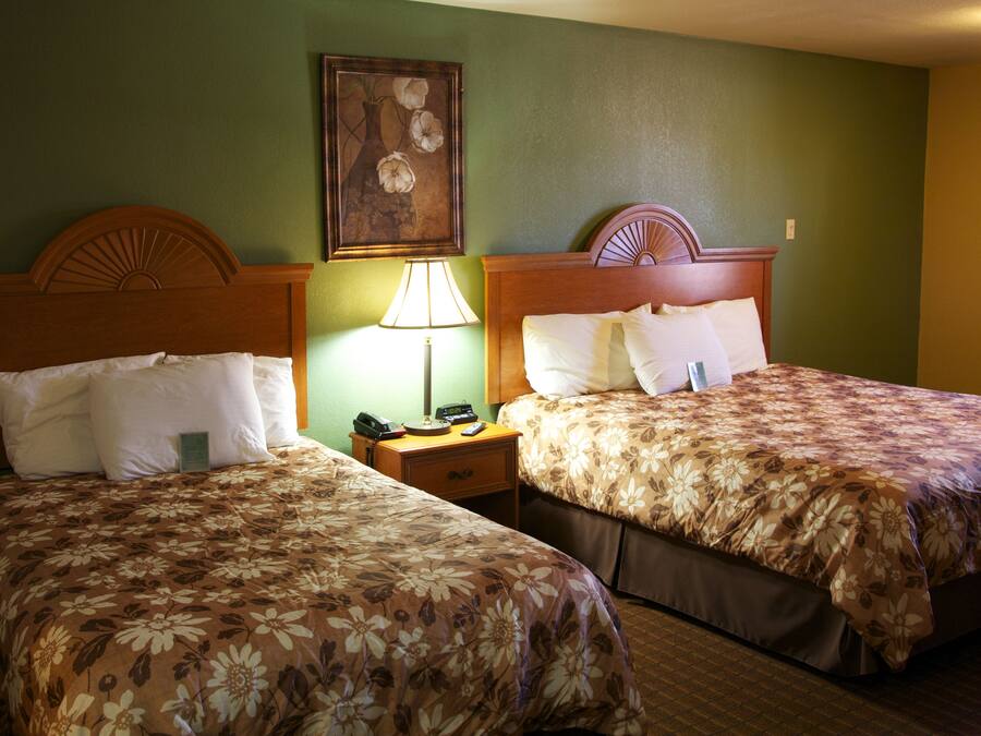 Room, 2 Queen Beds, Non Smoking